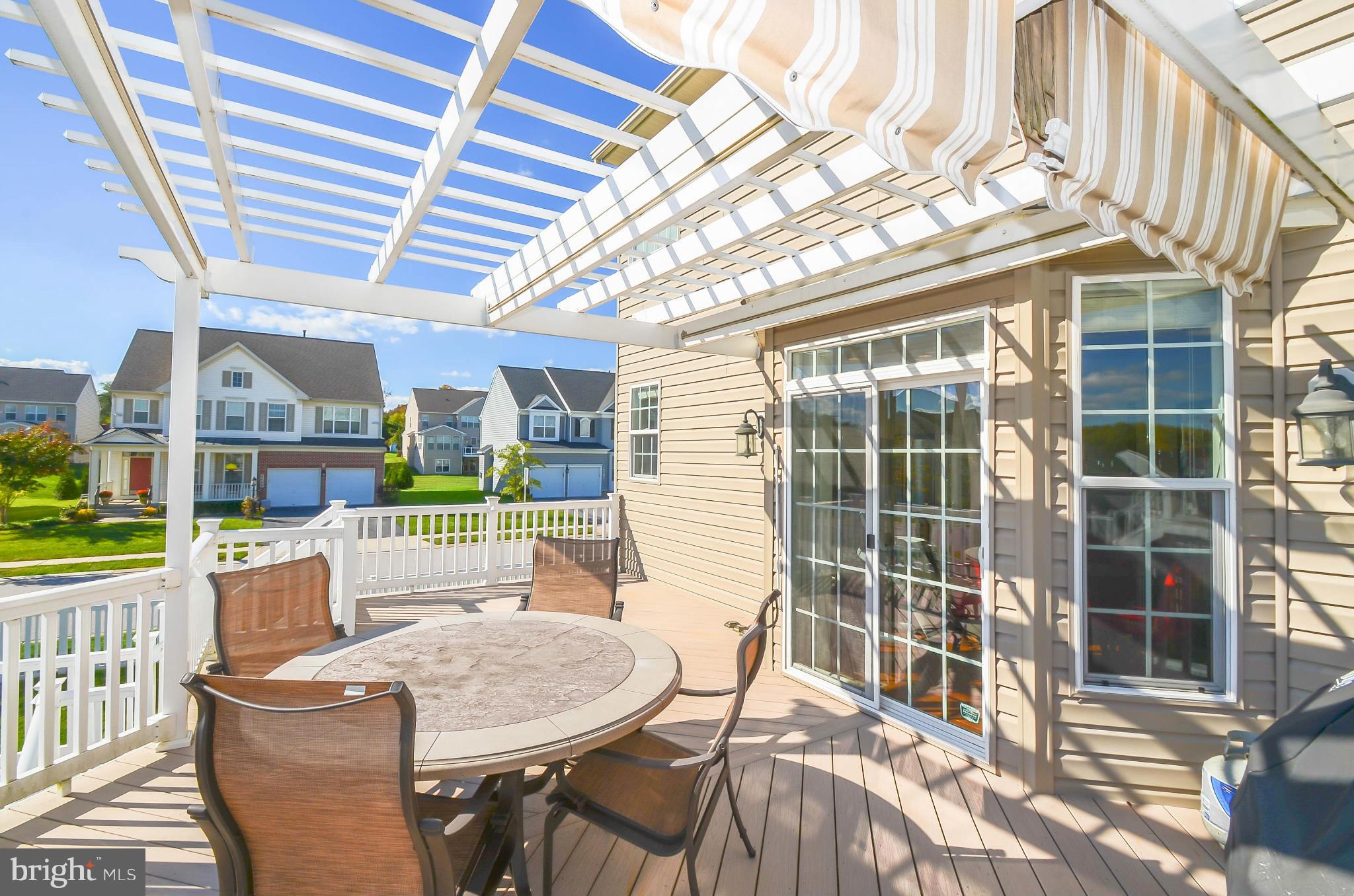 6620 Pebble Brooke Road Baltimore, MD 21209 - Photo 25 of 30 a balcony with table and chairs