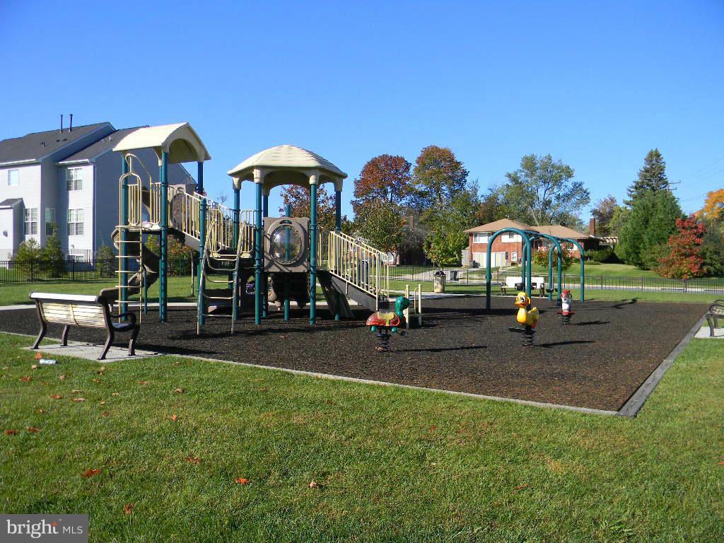 6620 Pebble Brooke Road Baltimore, MD 21209 - Photo 28 of 30 a view of a park with seating space