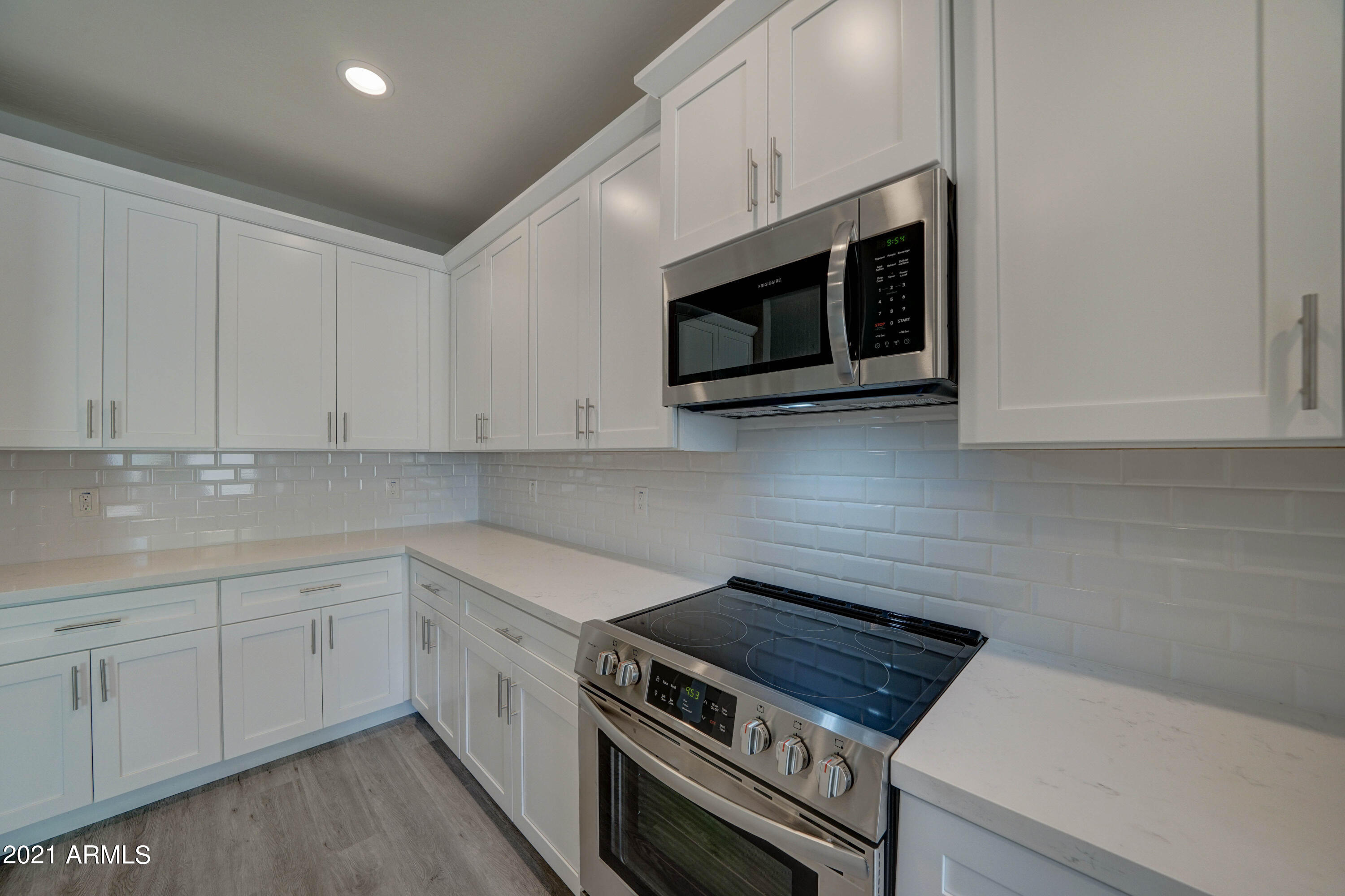 631 West Beverly Rd. Phoenix, AZ 85041 - Photo 3 of 13 Stock kitchen