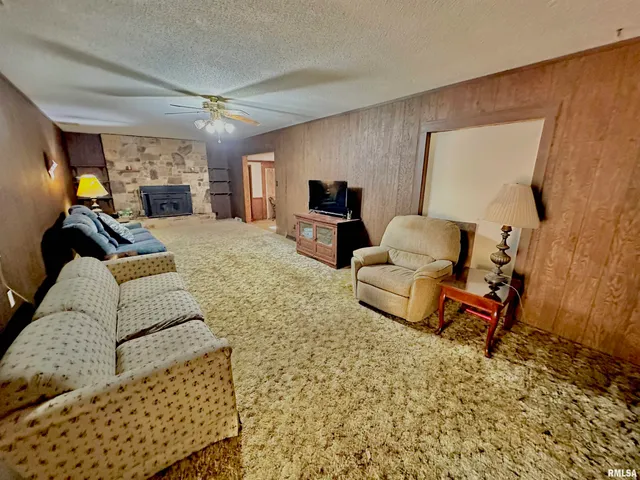 $279,900 | 718 Karbers Ridge Road, Elizabethtown, IL 62931