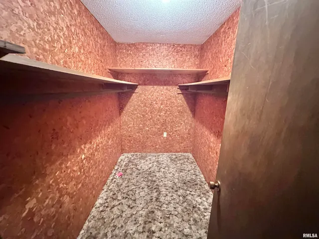 $279,900 | 718 Karbers Ridge Road, Elizabethtown, IL 62931