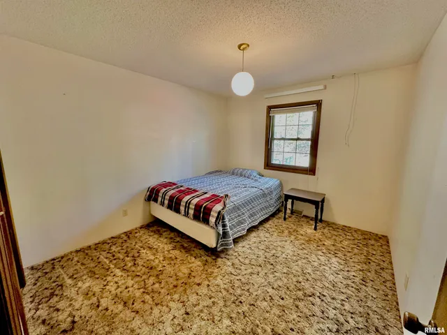 $279,900 | 718 Karbers Ridge Road, Elizabethtown, IL 62931