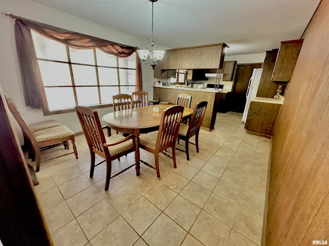 $279,900 | 718 Karbers Ridge Road, Elizabethtown, IL 62931