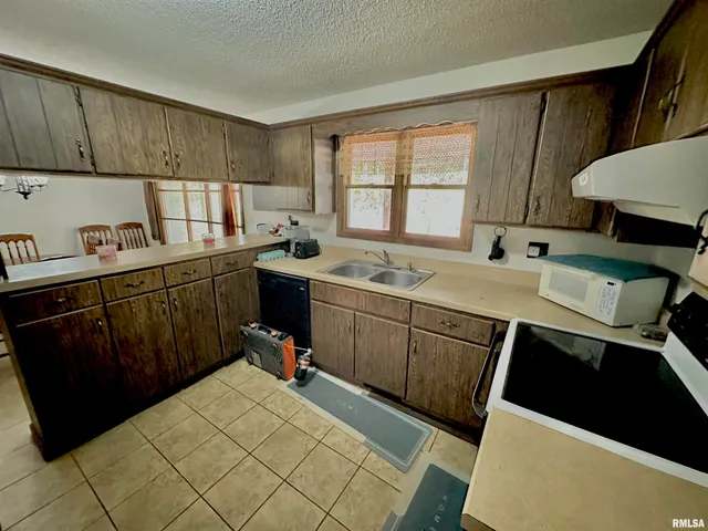 $279,900 | 718 Karbers Ridge Road, Elizabethtown, IL 62931