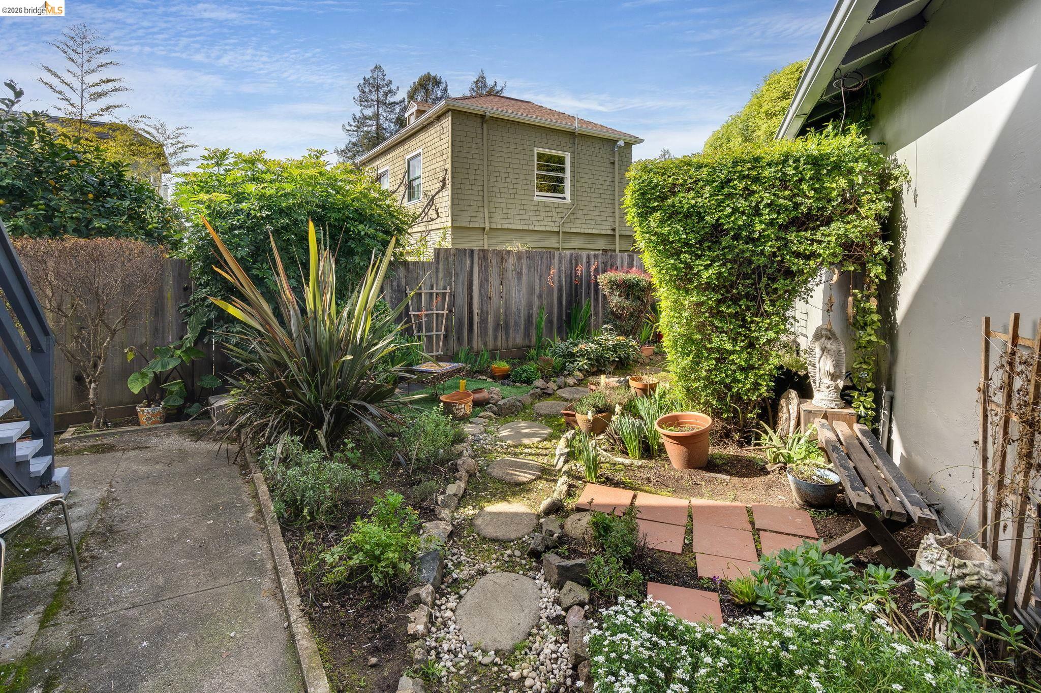2817 Palm Court Berkeley, CA 94705 - Photo 11 of 22 a view of a backyard with plants