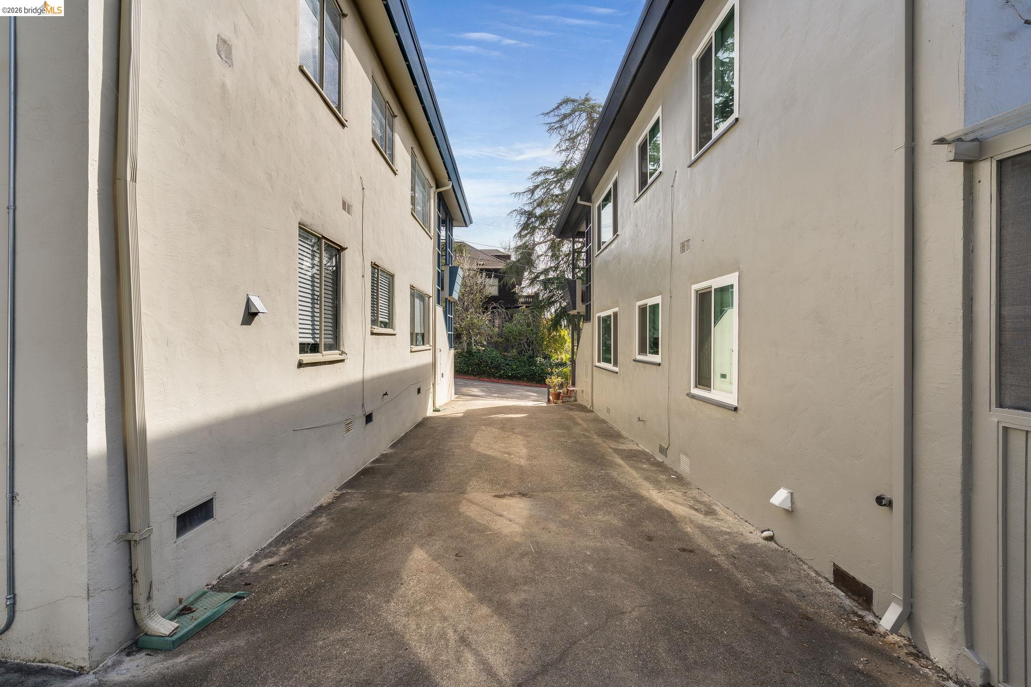 2817 Palm Court Berkeley, CA 94705 - Photo 4 of 22