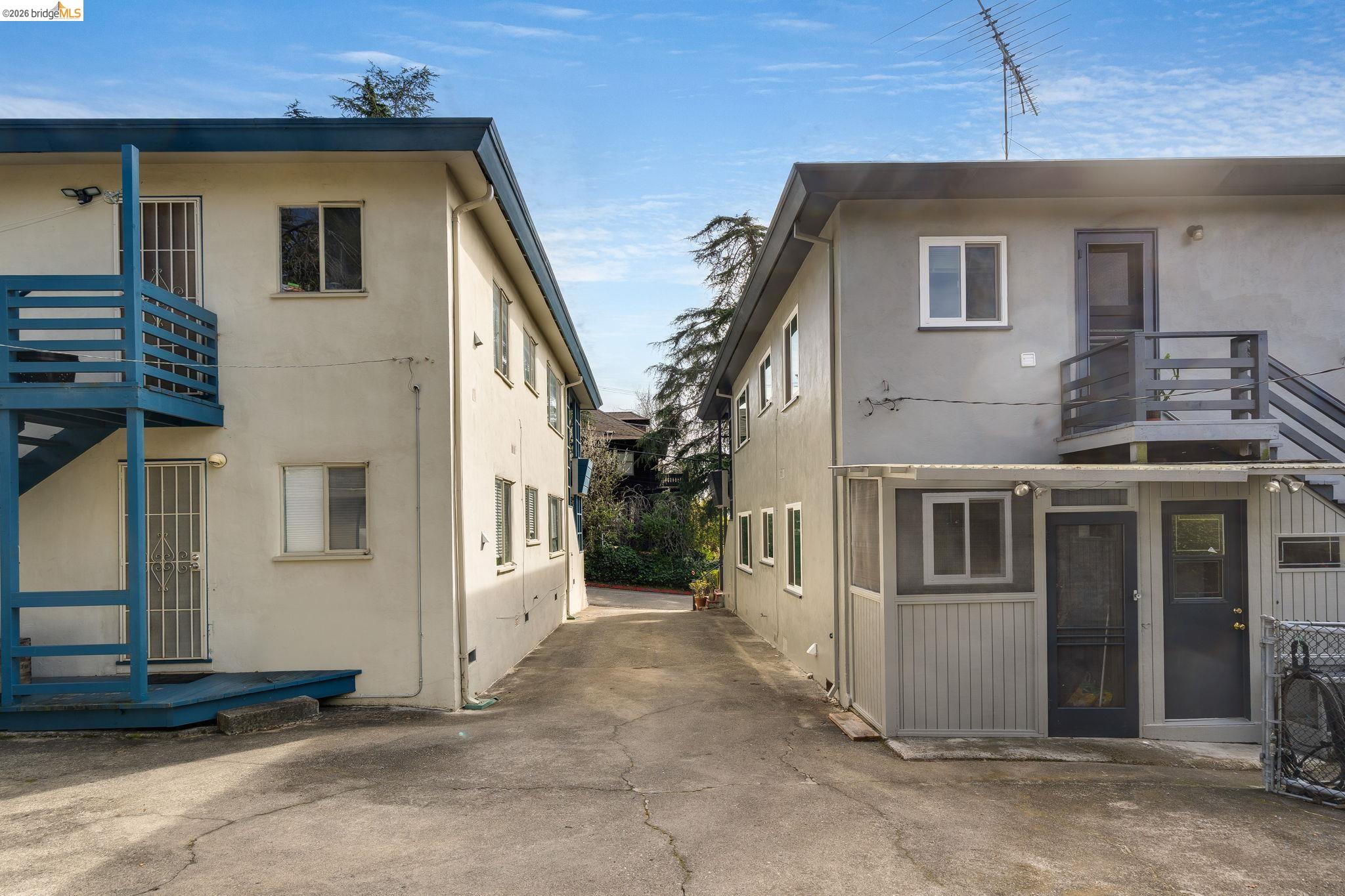 2817 Palm Court Berkeley, CA 94705 - Photo 5 of 22 a view of a house with a house