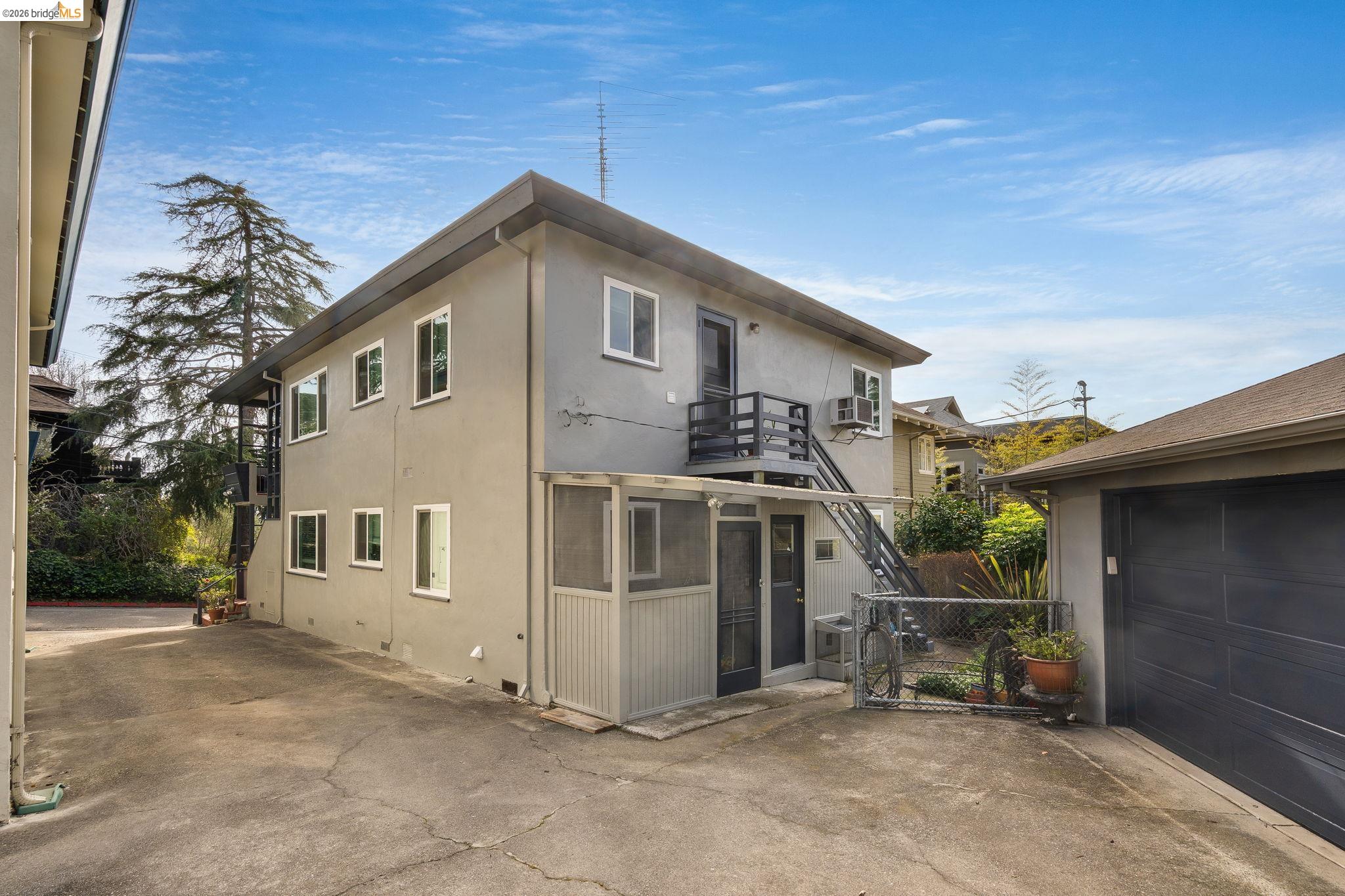 2817 Palm Court Berkeley, CA 94705 - Photo 7 of 22 a view of a house with a patio