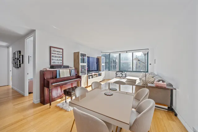 $2,150,000 | 201 West 72nd Street, Unit 8C | Upper West Side