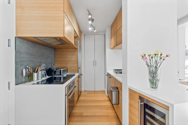 $2,150,000 | 201 West 72nd Street, Unit 8C | Upper West Side