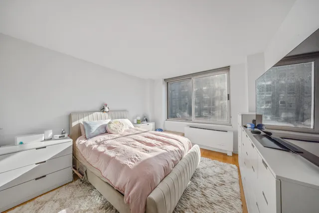 $2,150,000 | 201 West 72nd Street, Unit 8C | Upper West Side