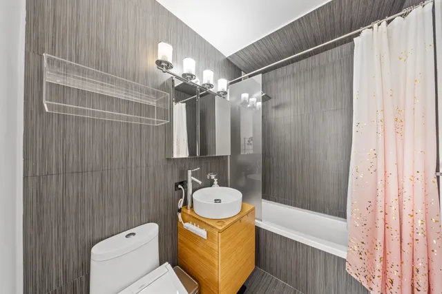 $2,150,000 | 201 West 72nd Street, Unit 8C | Upper West Side