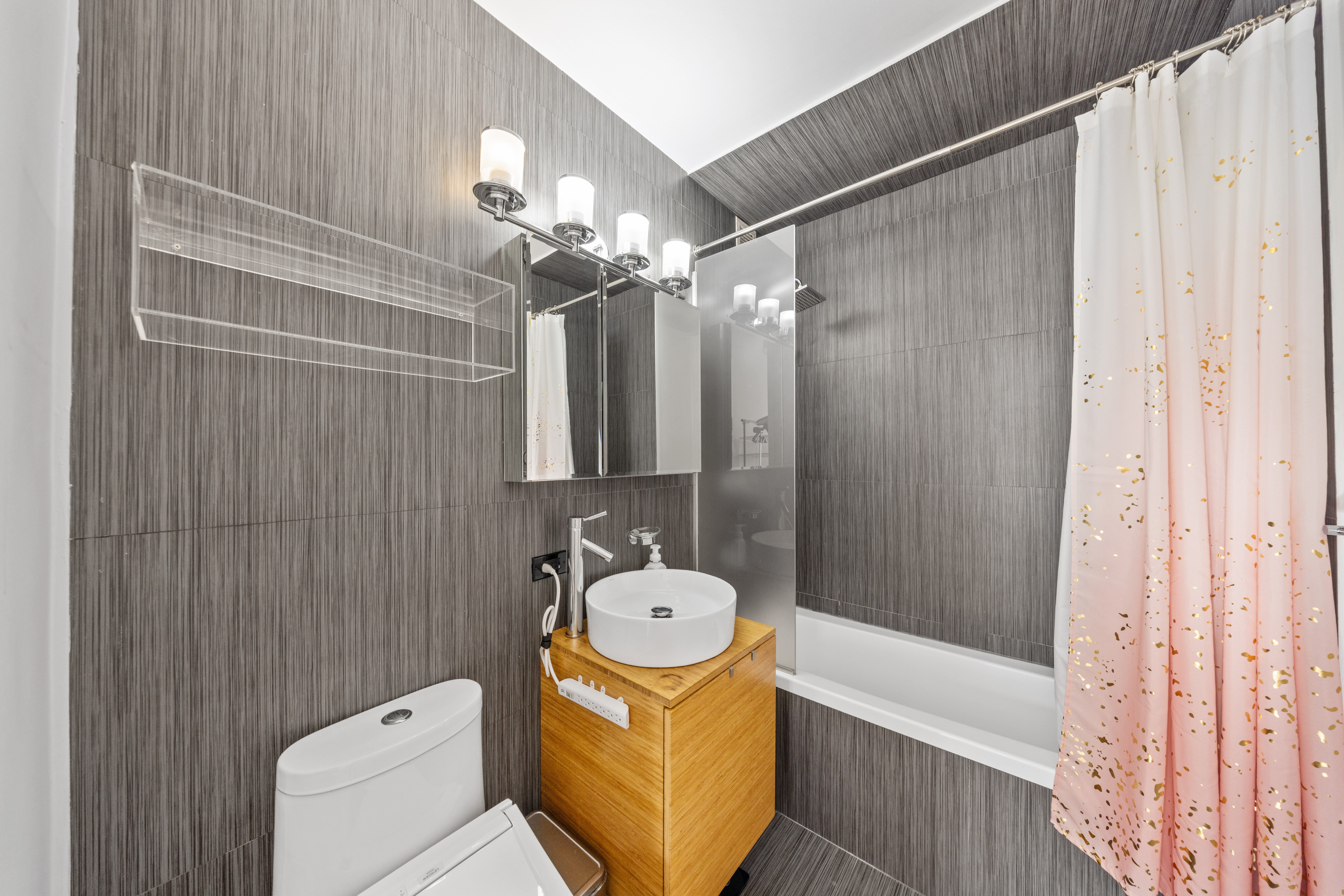 201 West 72nd Street, Unit 8C Manhattan, NY 10023 - Photo 10 of 14