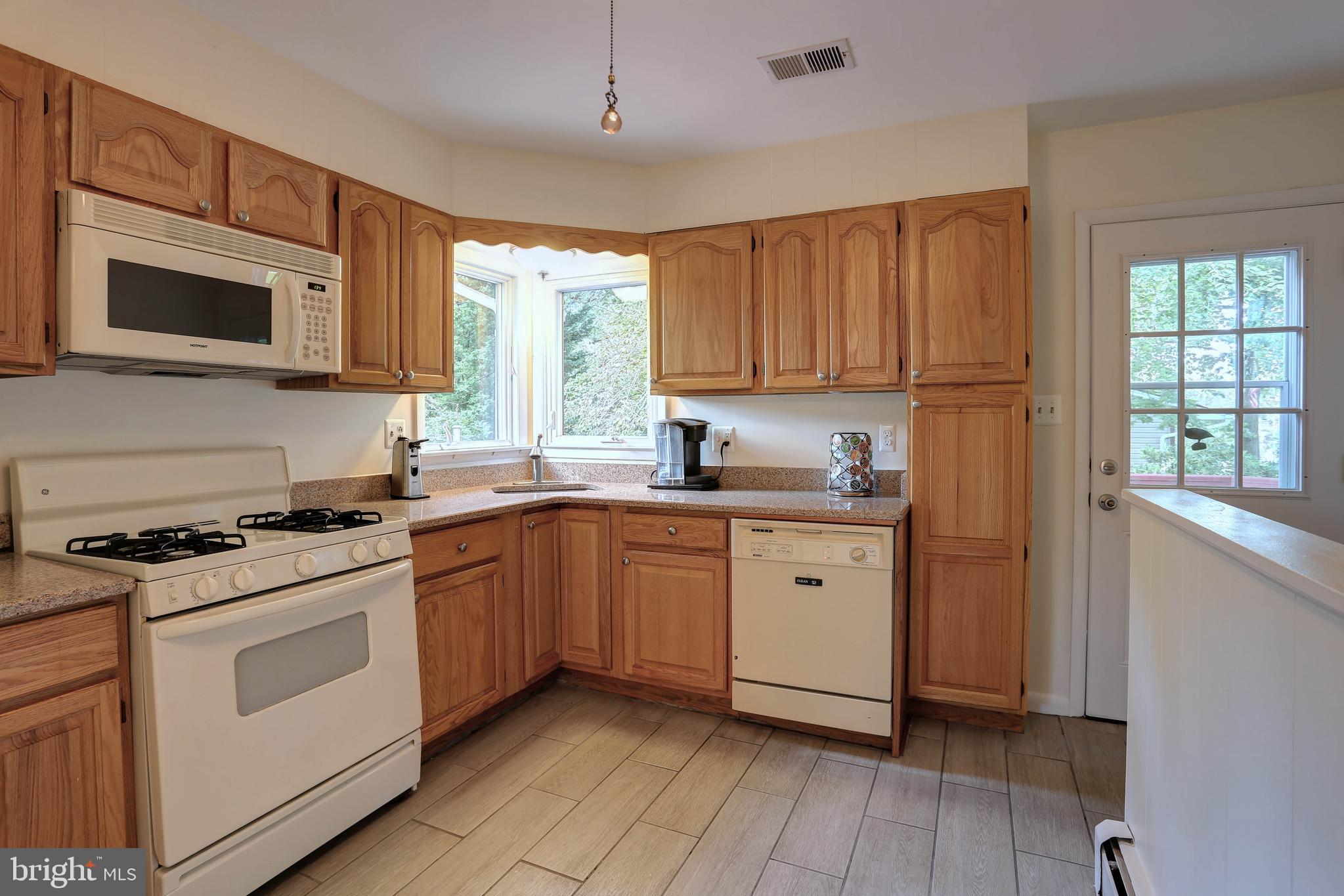 4613 Roundhill Road Ellicott City, MD 21043 - Photo 11 of 39 Kitchen