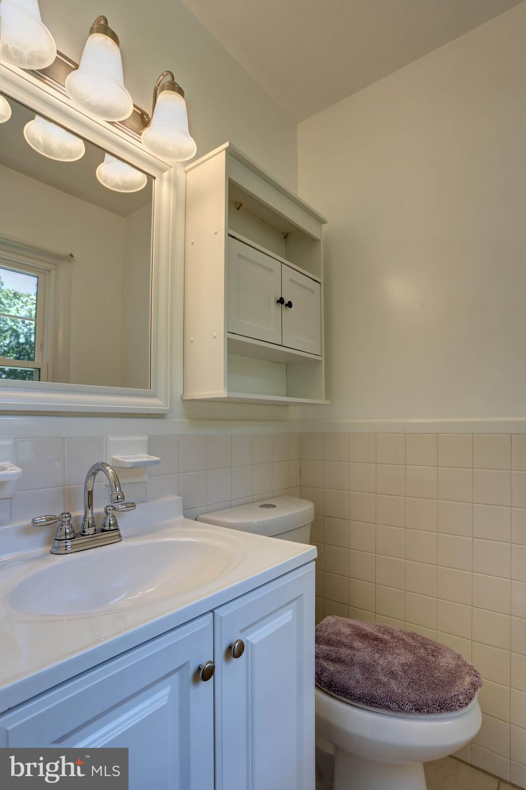 4613 Roundhill Road Ellicott City, MD 21043 - Photo 15 of 39 Primary Half Bath