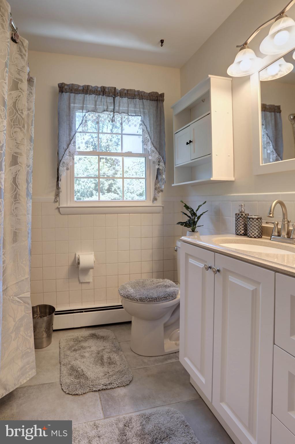 4613 Roundhill Road Ellicott City, MD 21043 - Photo 20 of 39 Main Level Full Bath