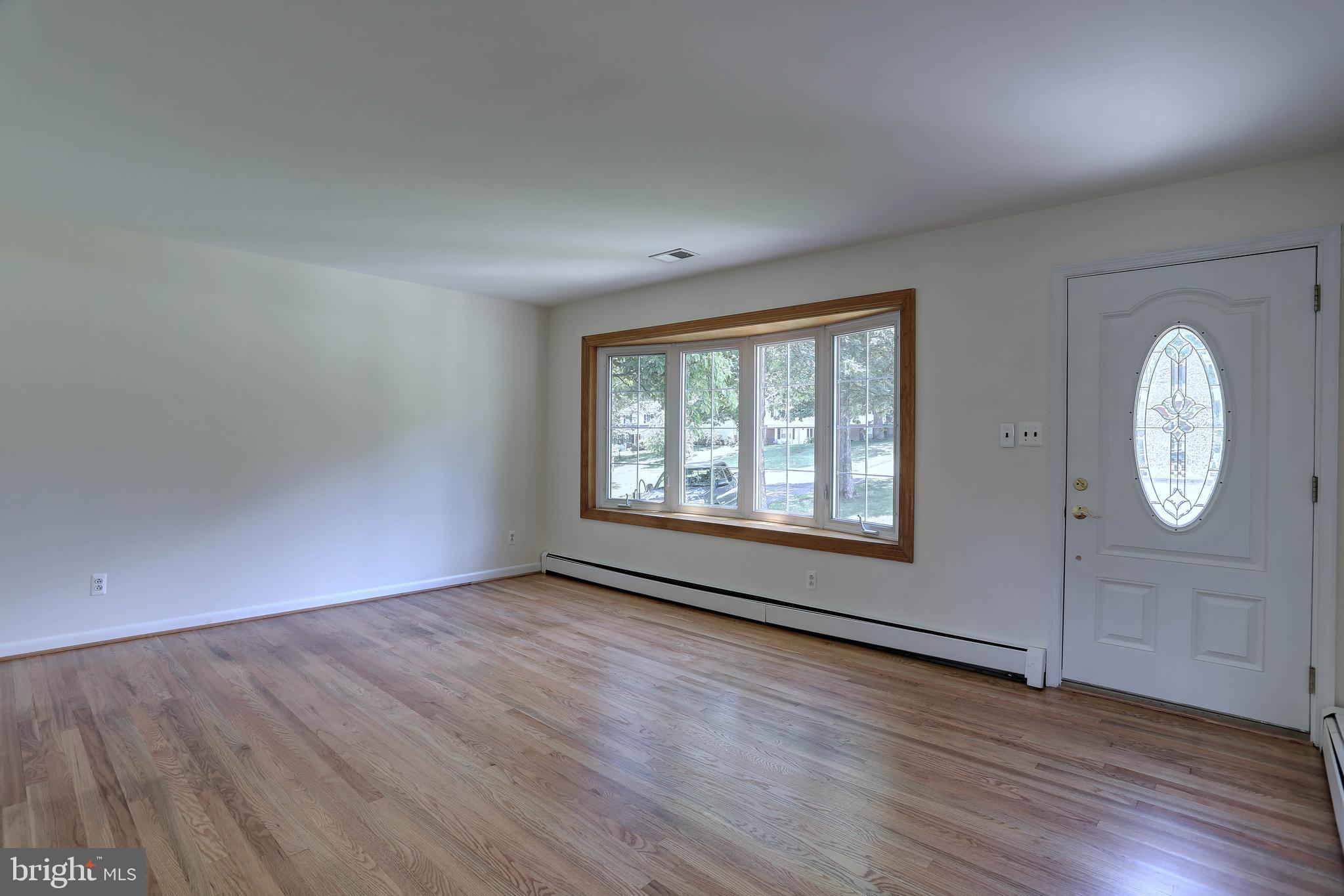 4613 Roundhill Road Ellicott City, MD 21043 - Photo 4 of 39 Living Room
