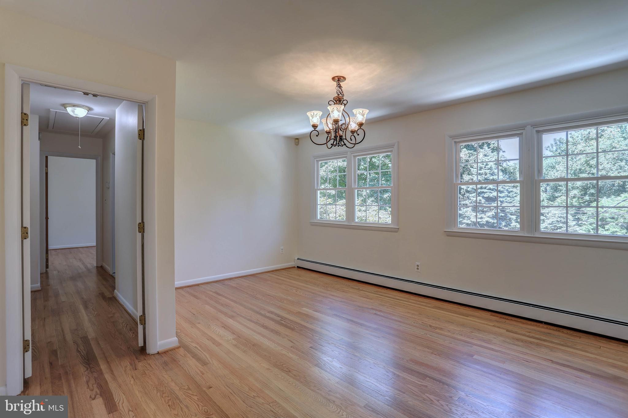 4613 Roundhill Road Ellicott City, MD 21043 - Photo 5 of 39 Living Room