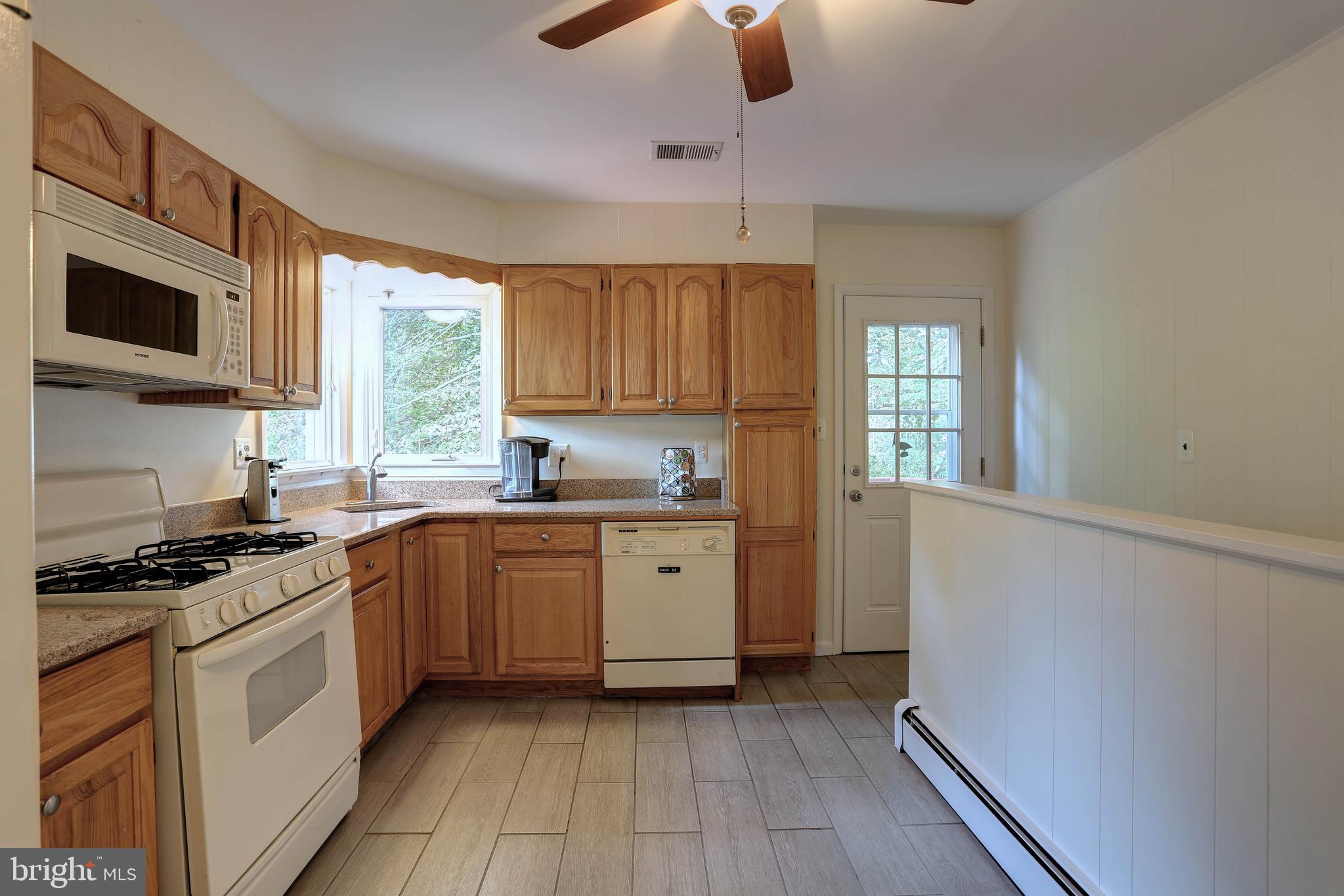 4613 Roundhill Road Ellicott City, MD 21043 - Photo 10 of 39 Kitchen