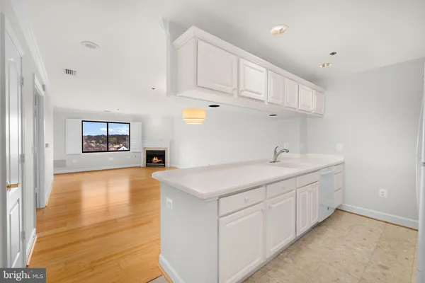 $499,000 | 1050 North Stuart Street, Unit 817, Arlington, VA 22203