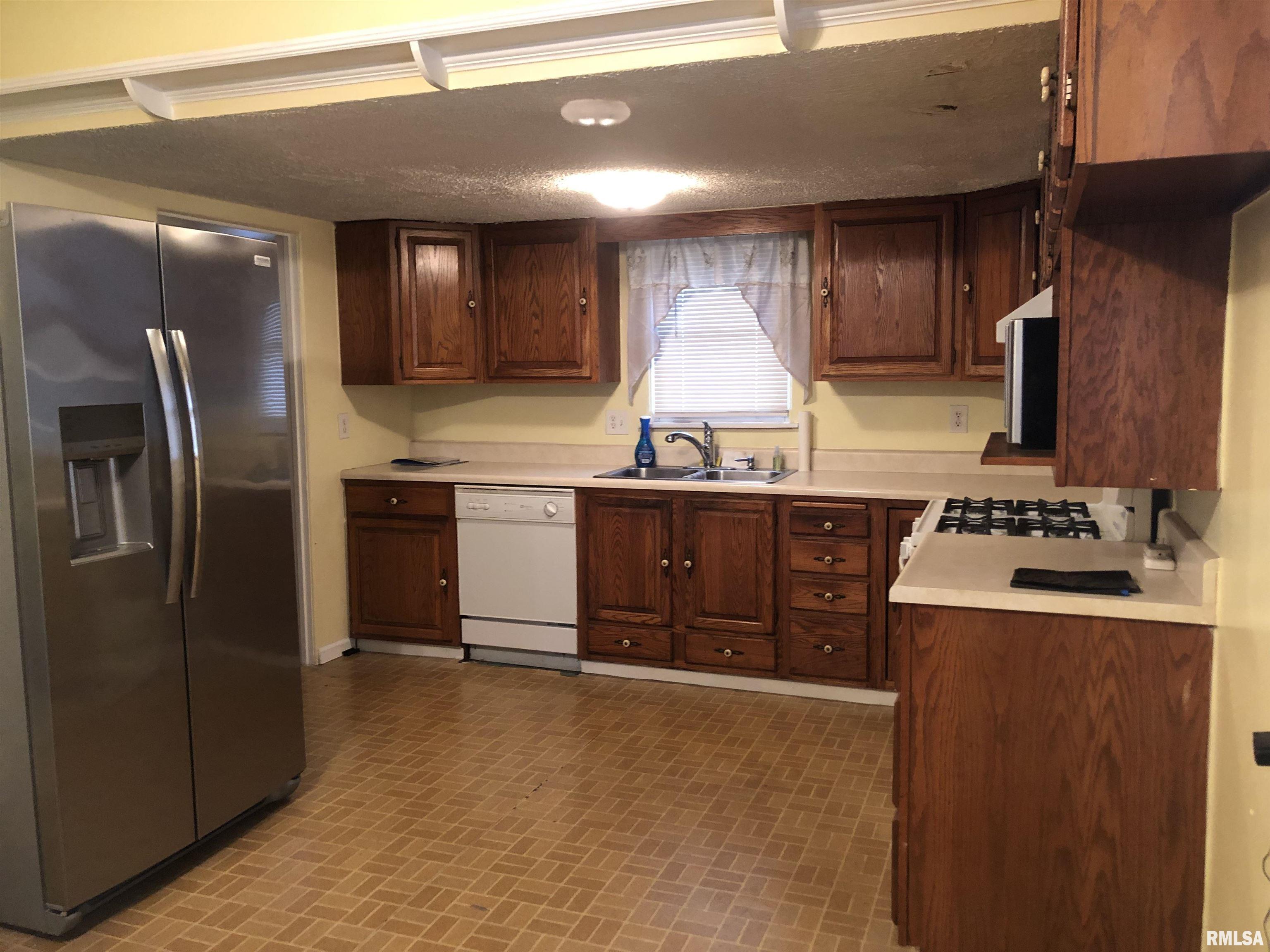 1805 East Keys Avenue Springfield, IL 62702 - Photo 8 of 34