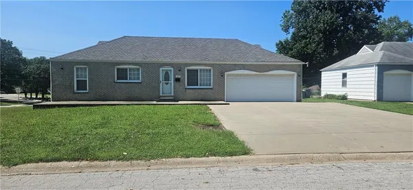 $320,000 | 218 Southwest Opal Drive, Lee's Summit, MO 64081