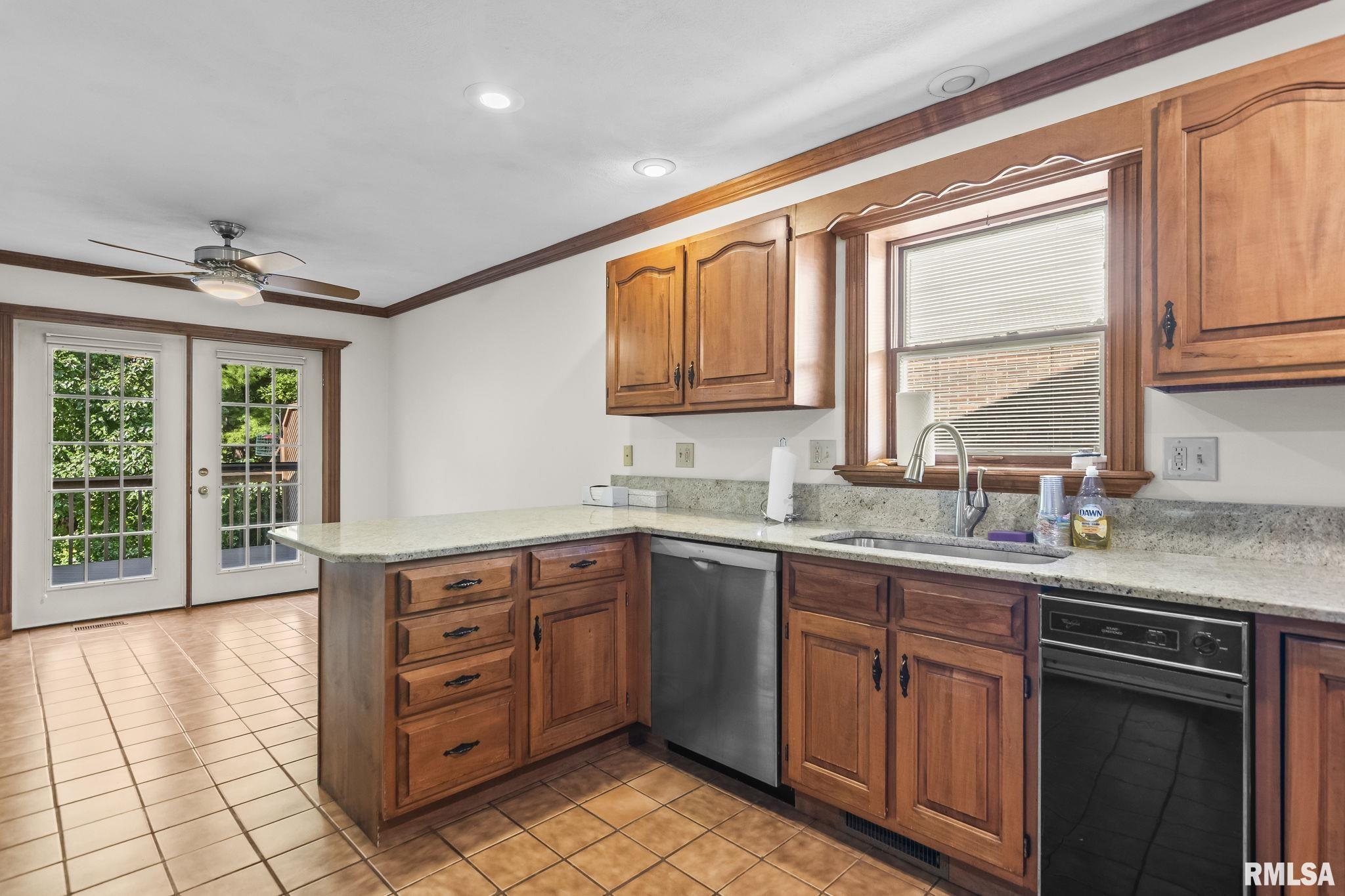 1830 Cherry Road Springfield, IL 62704 - Photo 4 of 53
