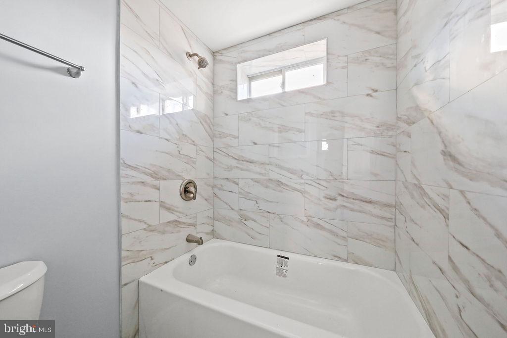 408 West 3rd Avenue Runnemede, NJ 08078 - Photo 18 of 29 a bathroom with a bathtub and toilet