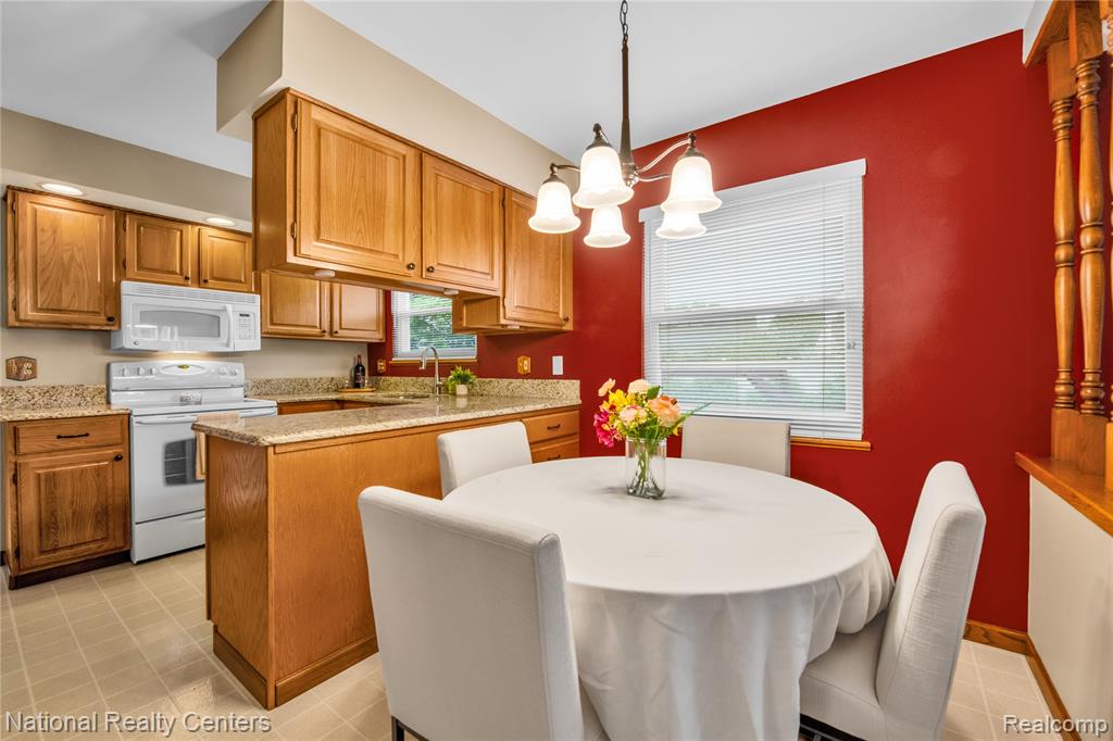 41895 Park Ridge Road Novi, MI 48375 - Photo 9 of 38
