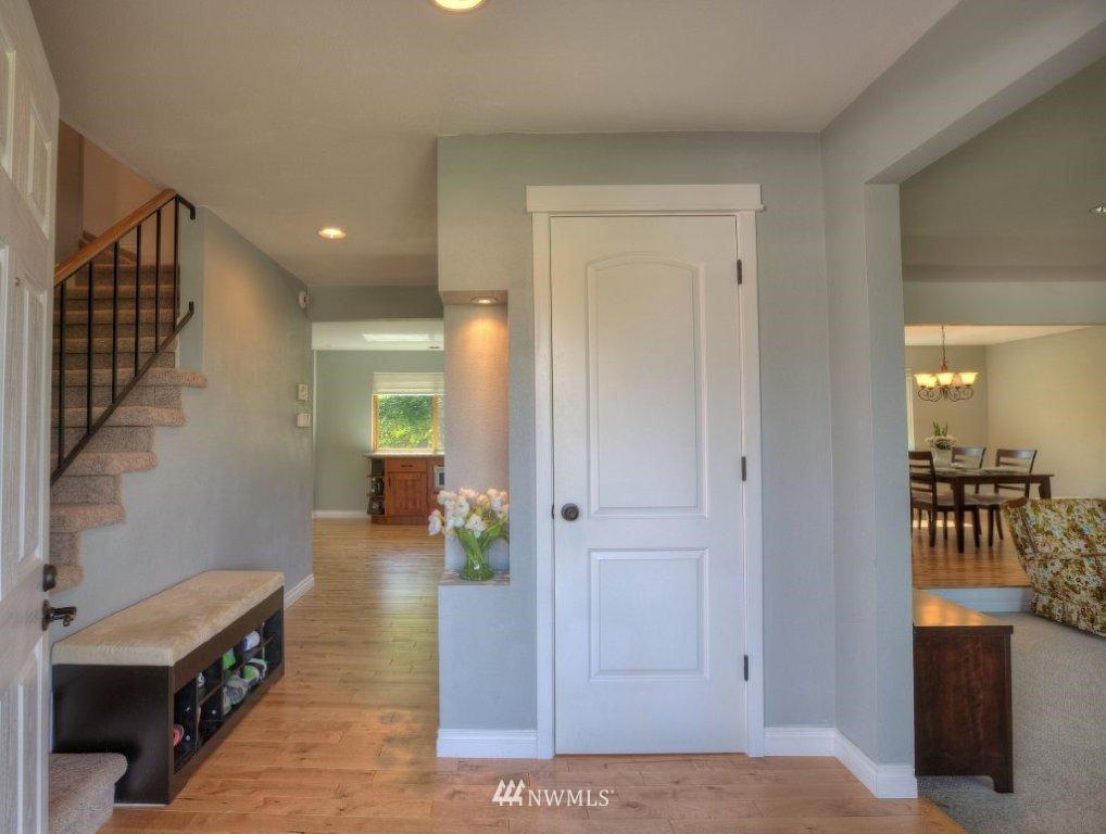 16932 157th Place Southeast Renton, WA 98058 - Photo 3 of 15 Gallery Image 3