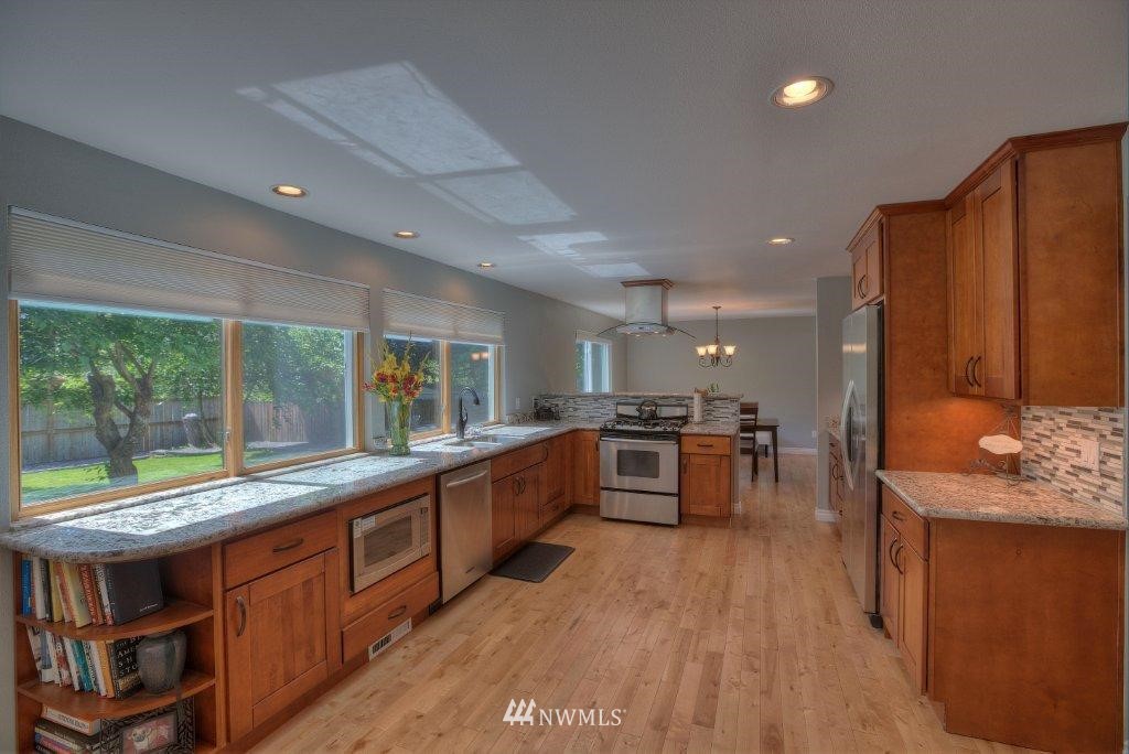 16932 157th Place Southeast Renton, WA 98058 - Photo 4 of 15 Gallery Image 4
