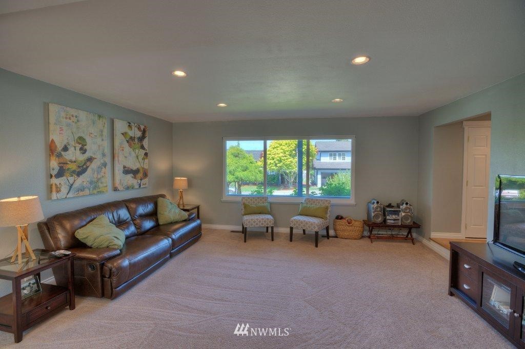 16932 157th Place Southeast Renton, WA 98058 - Photo 5 of 15 Gallery Image 5