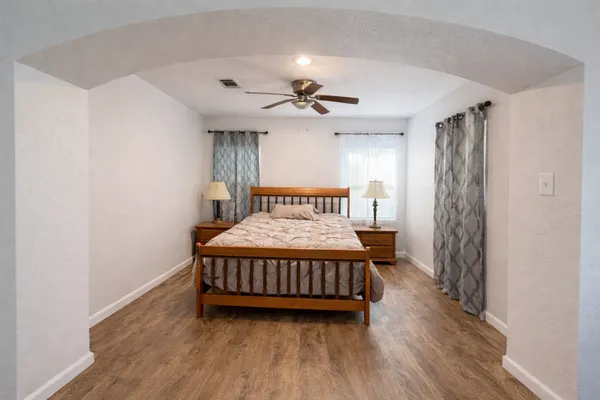 $1,250 | 2701 Timber Drive, Dickinson, TX 77539