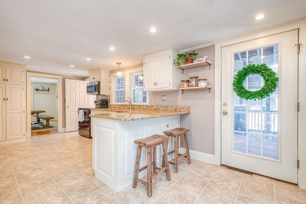 8 Curtis Road Hopkinton, MA 01748 - Photo 5 of 42 Gallery Image 5