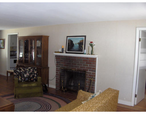 10 Putnam Road Holden, MA 01520 - Photo 3 of 11 Gallery Image 3