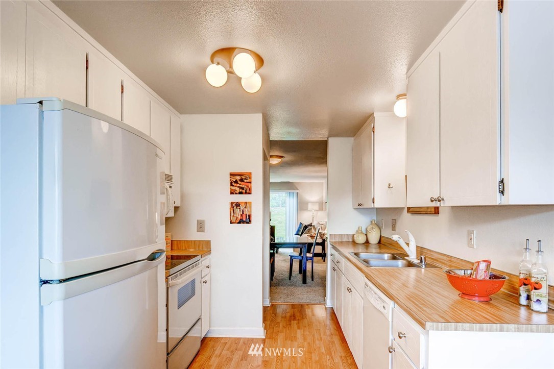 21519 4th Avenue West, Unit B23 Bothell, WA 98021 - Photo 4 of 23