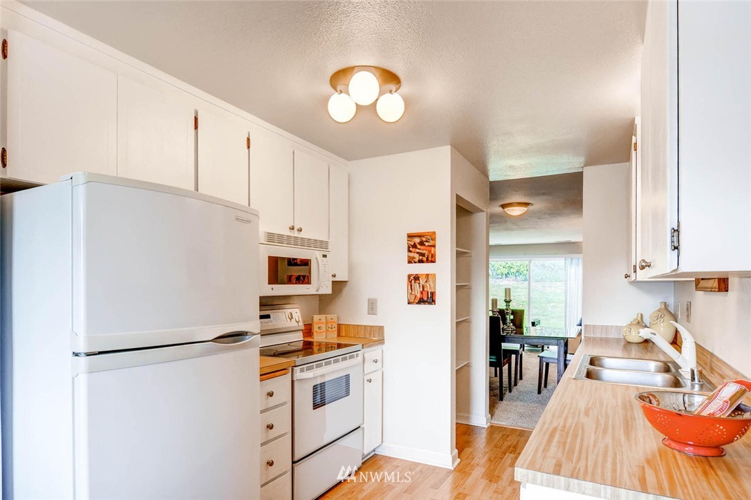 21519 4th Avenue West, Unit B23 Bothell, WA 98021 - Photo 5 of 23