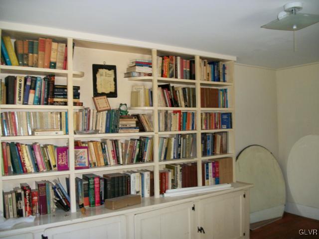 838 Pheasant Run Road Effort, PA 18330 - Photo 16 of 23 a room with lots of books