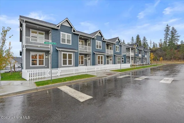 $439,900 | 351 East Grosbeak Avenue, Hayden, ID 83835