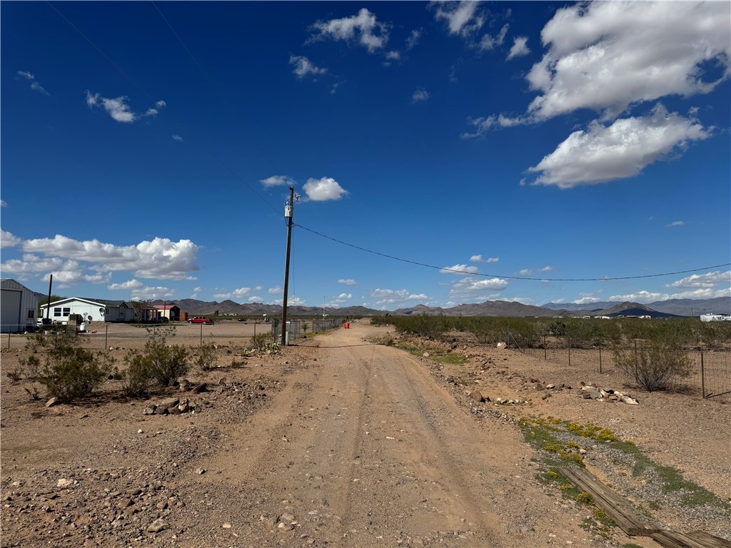 4191 Dilkon Road Golden Valley, AZ 86413 - Photo 2 of 3 Community