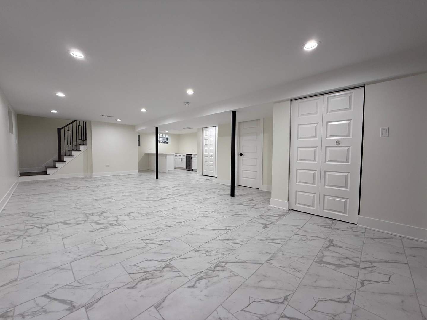 6230 West 63rd Place Chicago, IL 60638 - Photo 14 of 17 a view of an empty room