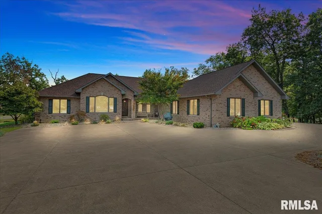 $650,000 | 3508 South Roosevelt Road, Taylorville, IL 62568