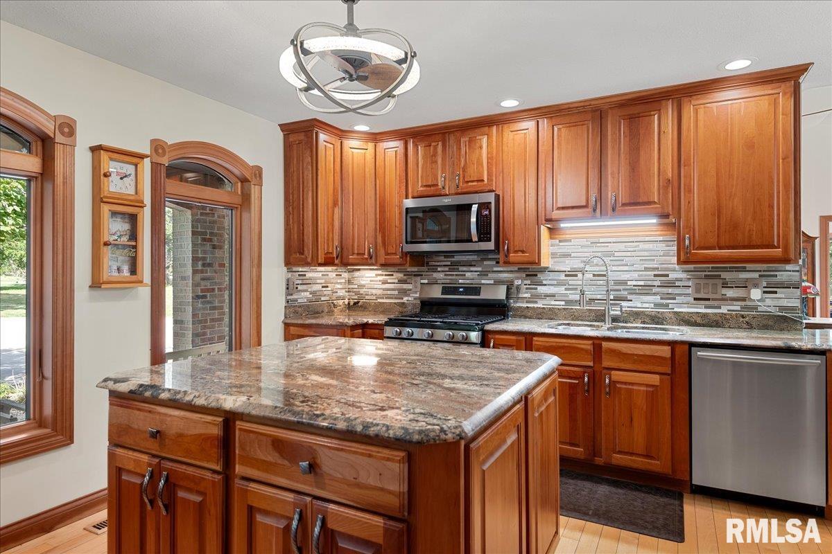 3508 South Roosevelt Road Taylorville, IL 62568 - Photo 12 of 60