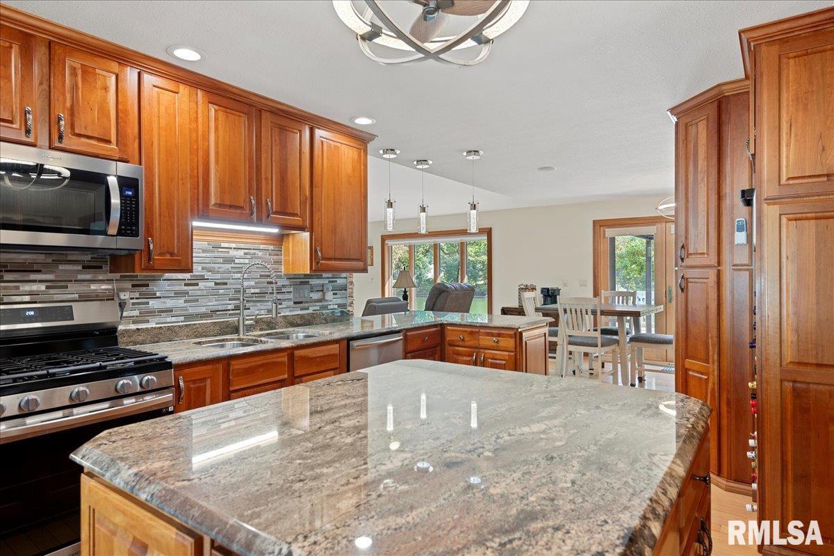 3508 South Roosevelt Road Taylorville, IL 62568 - Photo 13 of 60