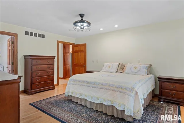 $650,000 | 3508 South Roosevelt Road, Taylorville, IL 62568