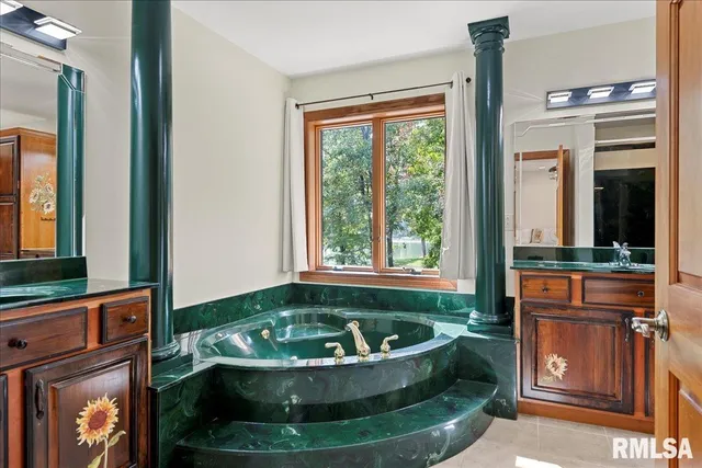 $650,000 | 3508 South Roosevelt Road, Taylorville, IL 62568