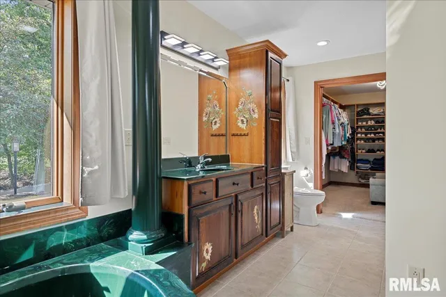 $650,000 | 3508 South Roosevelt Road, Taylorville, IL 62568