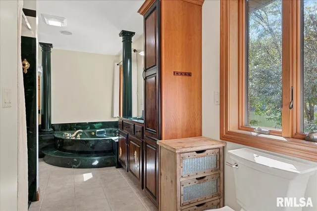 $650,000 | 3508 South Roosevelt Road, Taylorville, IL 62568