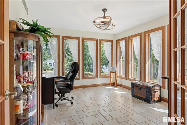 $650,000 | 3508 South Roosevelt Road, Taylorville, IL 62568