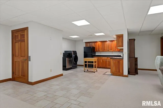 $650,000 | 3508 South Roosevelt Road, Taylorville, IL 62568